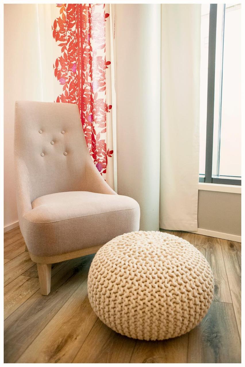 Crystal Arctic Suites Rovaniemi Extérieur photo A chair with a pouf