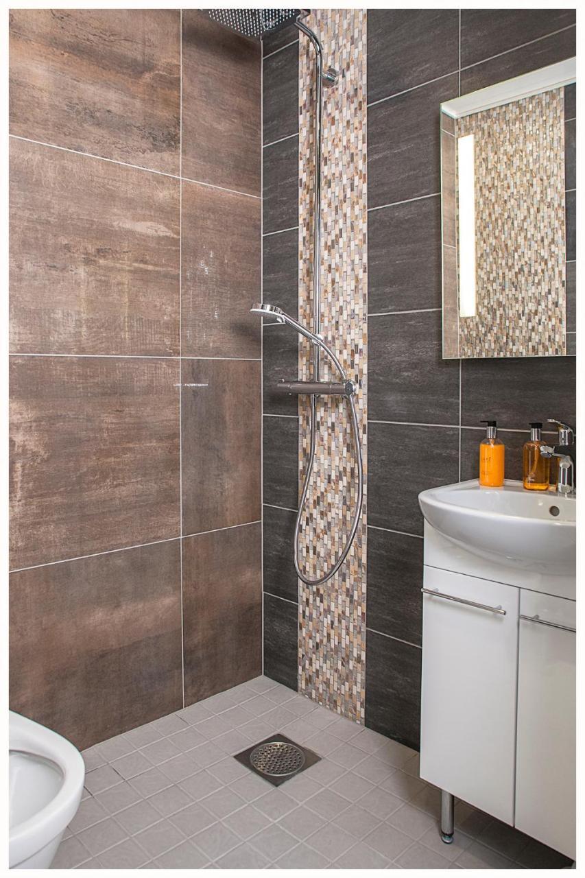 Crystal Arctic Suites Rovaniemi Extérieur photo Bathroom shower column