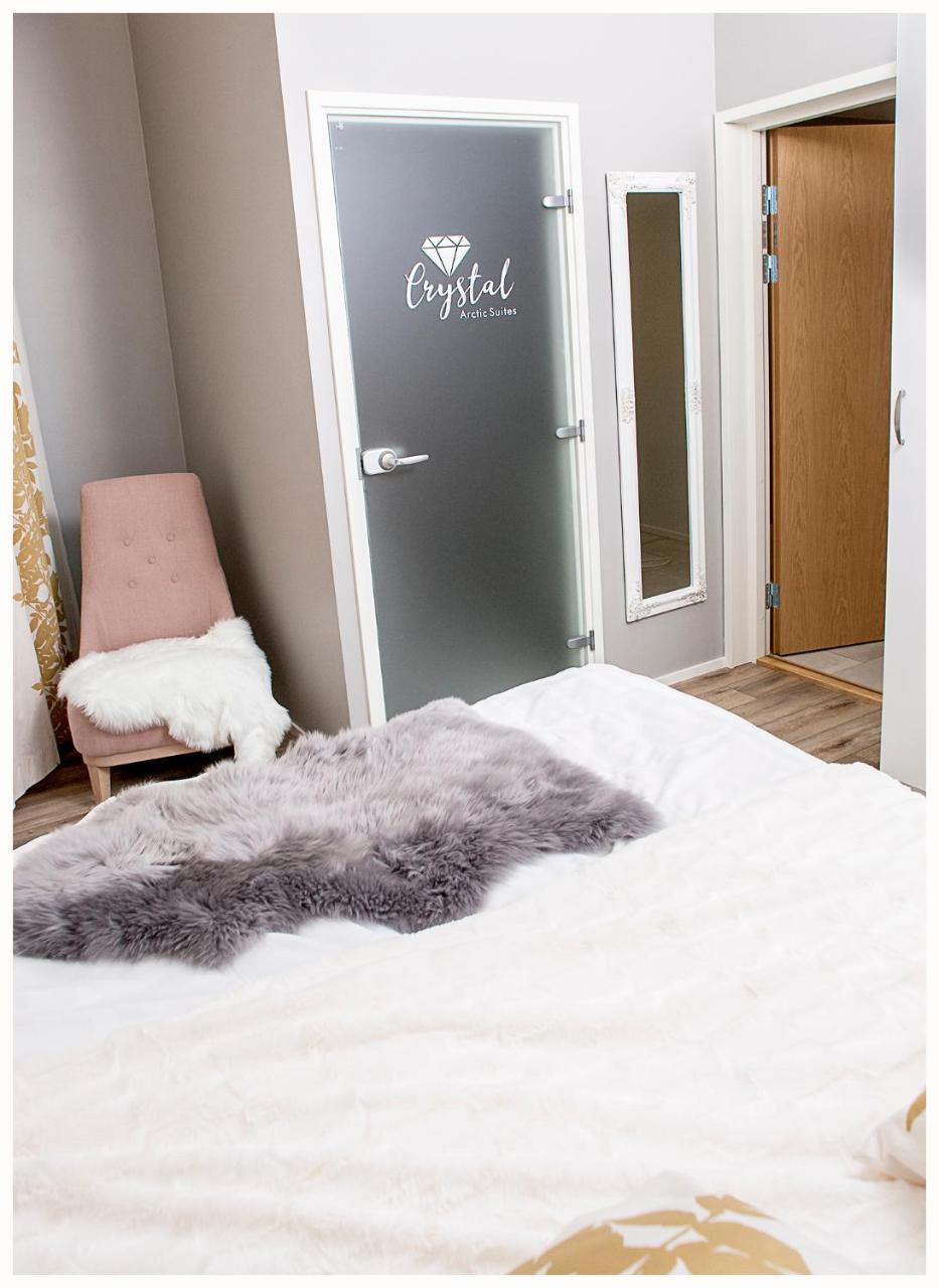 Crystal Arctic Suites Rovaniemi Extérieur photo A sheepskin rug