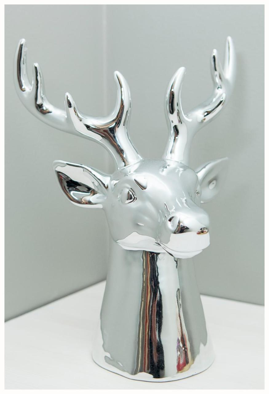 Crystal Arctic Suites Rovaniemi Extérieur photo Silver ceramic deer
